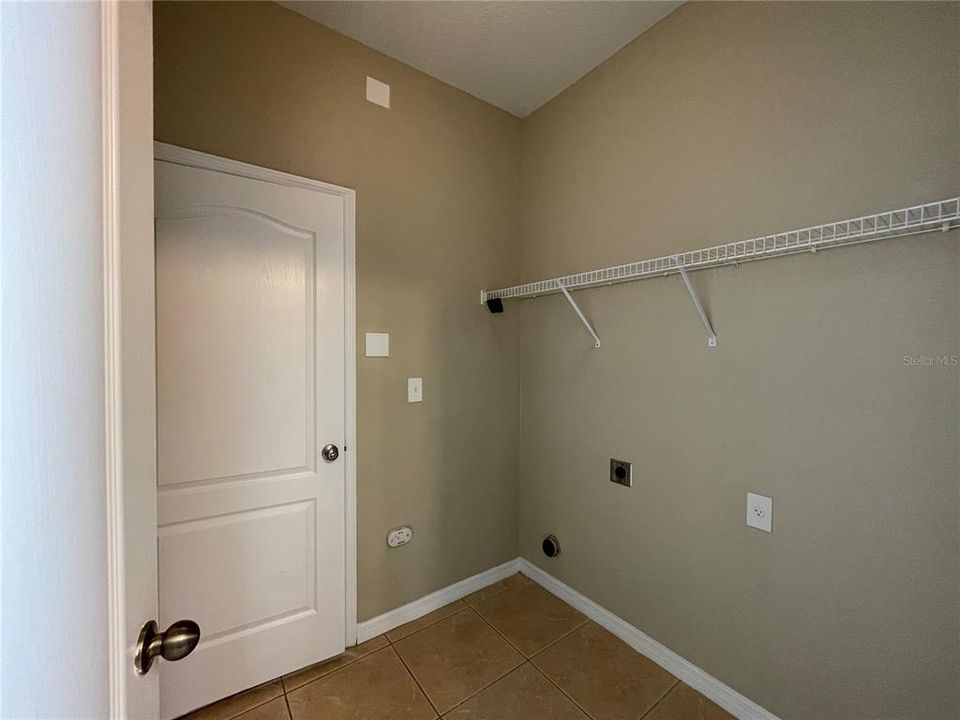 For Sale: $299,900 (4 beds, 2 baths, 1878 Square Feet)