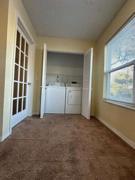 For Rent: $1,200 (1 beds, 1 baths, 735 Square Feet)