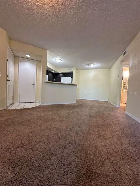 For Rent: $1,200 (1 beds, 1 baths, 735 Square Feet)