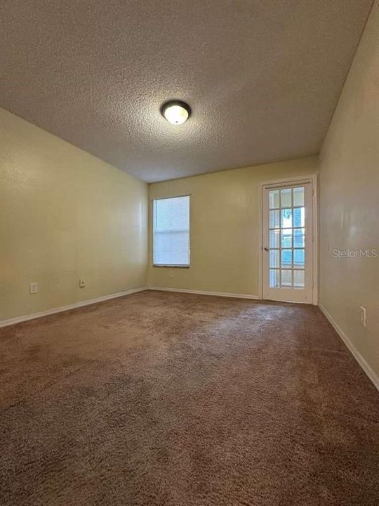 For Rent: $1,200 (1 beds, 1 baths, 735 Square Feet)