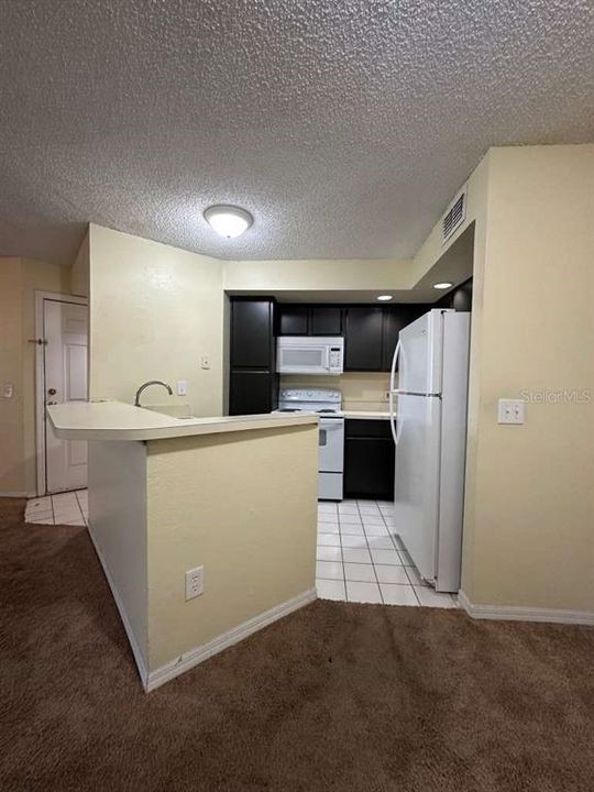For Rent: $1,200 (1 beds, 1 baths, 735 Square Feet)