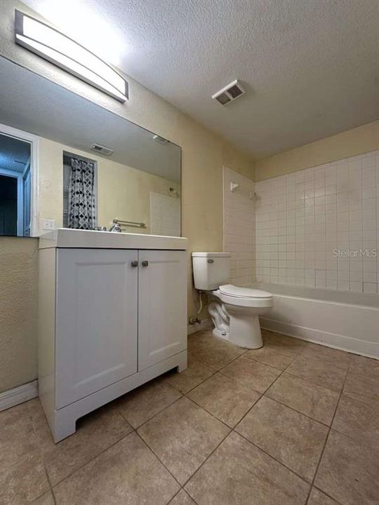 For Rent: $1,200 (1 beds, 1 baths, 735 Square Feet)