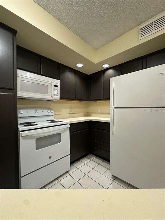 For Rent: $1,200 (1 beds, 1 baths, 735 Square Feet)
