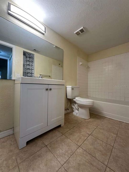For Rent: $1,200 (1 beds, 1 baths, 735 Square Feet)