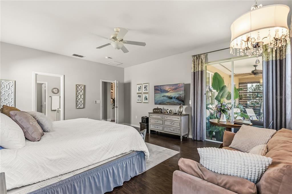 For Sale: $599,900 (3 beds, 2 baths, 2136 Square Feet)