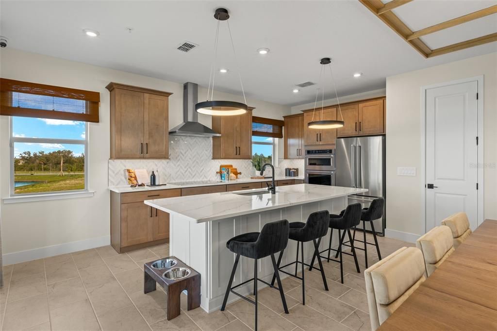 En Venta: $599,000 (3 camas, 2 baños, 2316 Pies cuadrados)