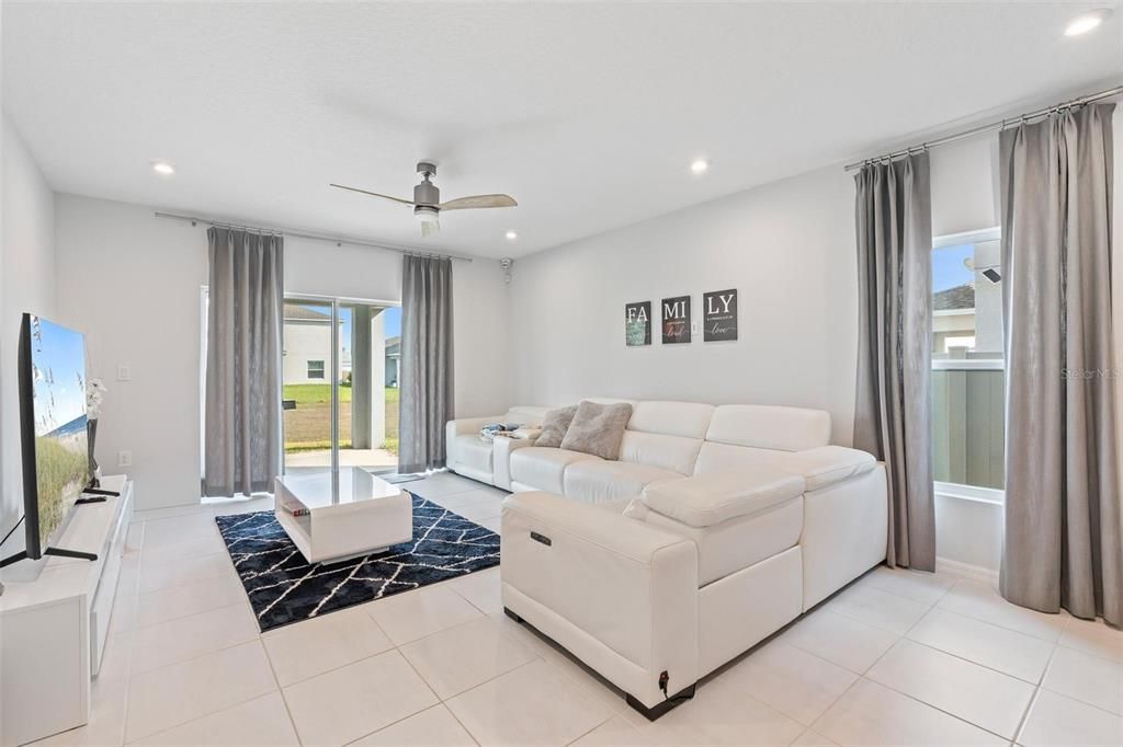 En Renta: $2,500 (4 camas, 2 baños, 1974 Pies cuadrados)