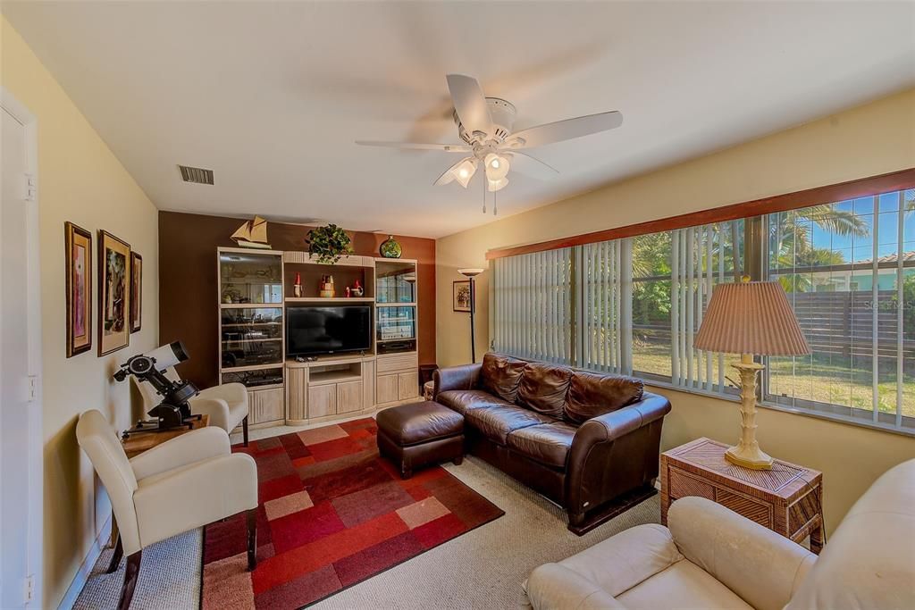 На продажу: $498,000 (2 спален, 2 ванн, 1560 Квадратных фут)