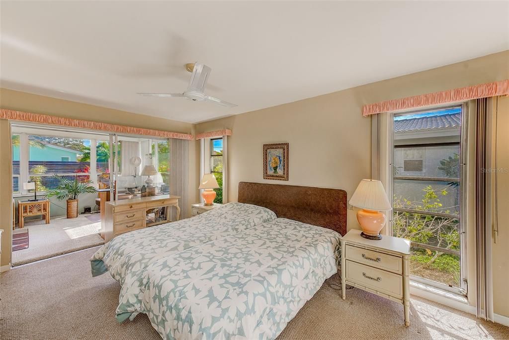 На продажу: $498,000 (2 спален, 2 ванн, 1560 Квадратных фут)