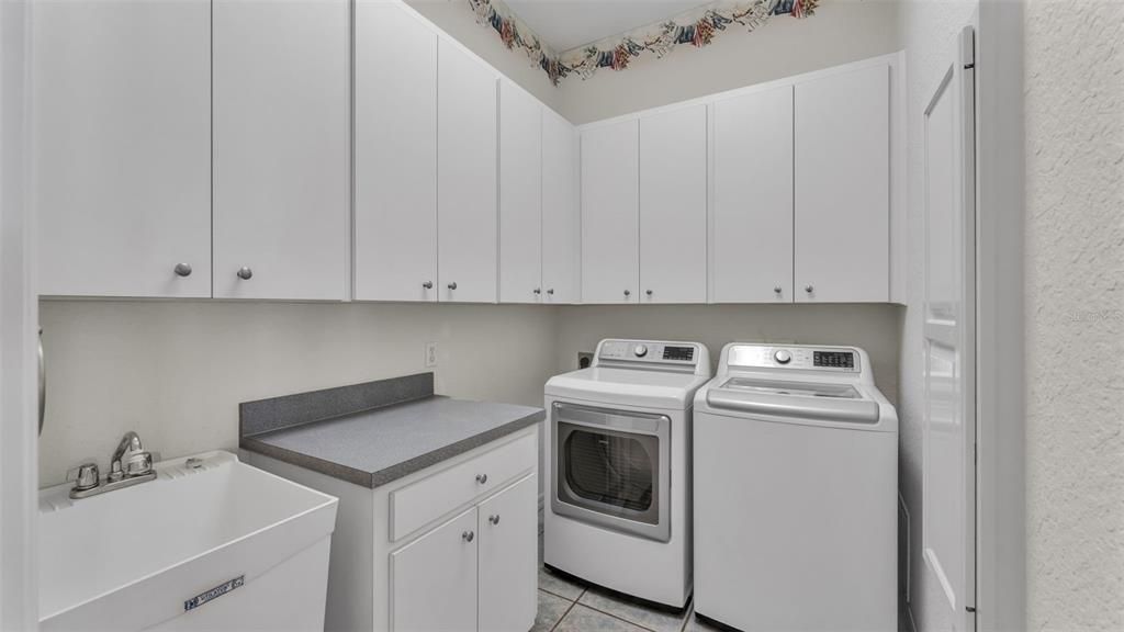 На продажу: $419,900 (4 спален, 2 ванн, 2475 Квадратных фут)