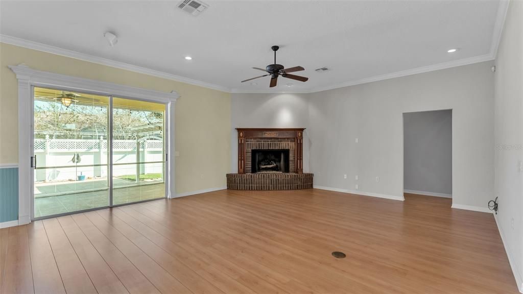 На продажу: $419,900 (4 спален, 2 ванн, 2475 Квадратных фут)