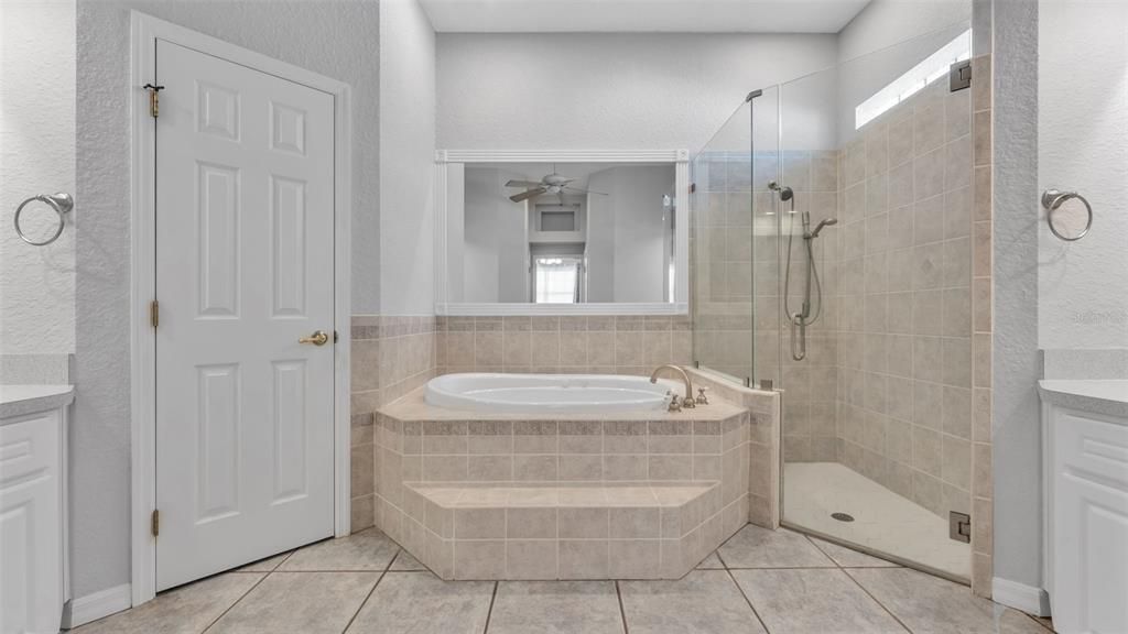 На продажу: $419,900 (4 спален, 2 ванн, 2475 Квадратных фут)