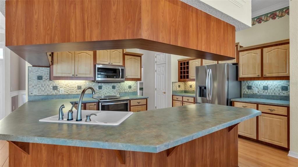 На продажу: $419,900 (4 спален, 2 ванн, 2475 Квадратных фут)