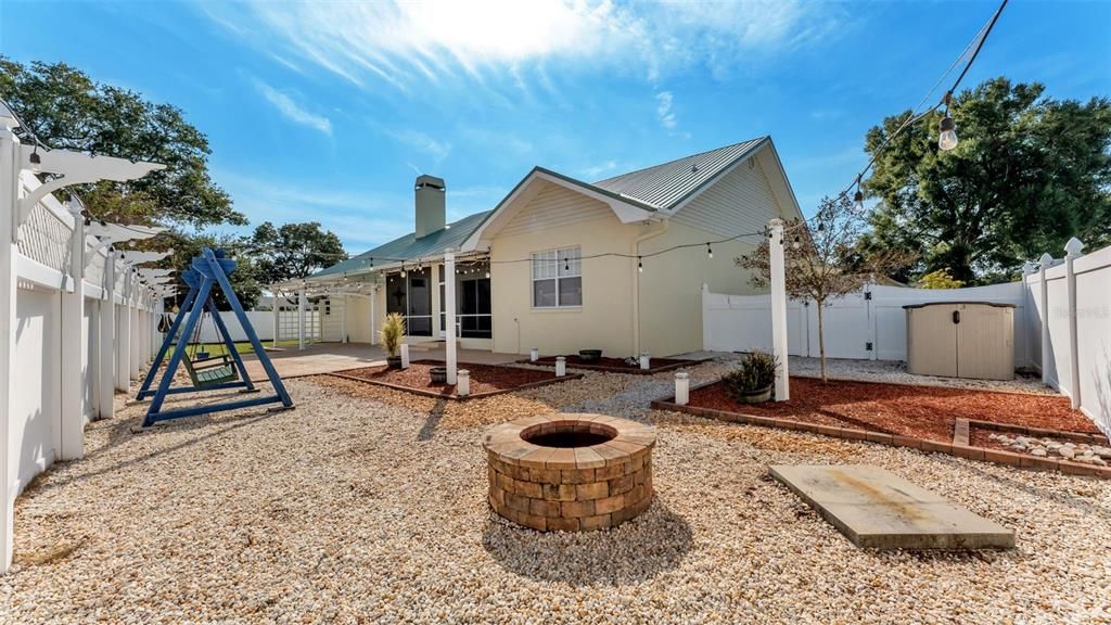 На продажу: $419,900 (4 спален, 2 ванн, 2475 Квадратных фут)