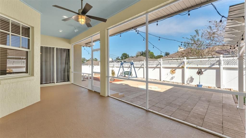 На продажу: $419,900 (4 спален, 2 ванн, 2475 Квадратных фут)