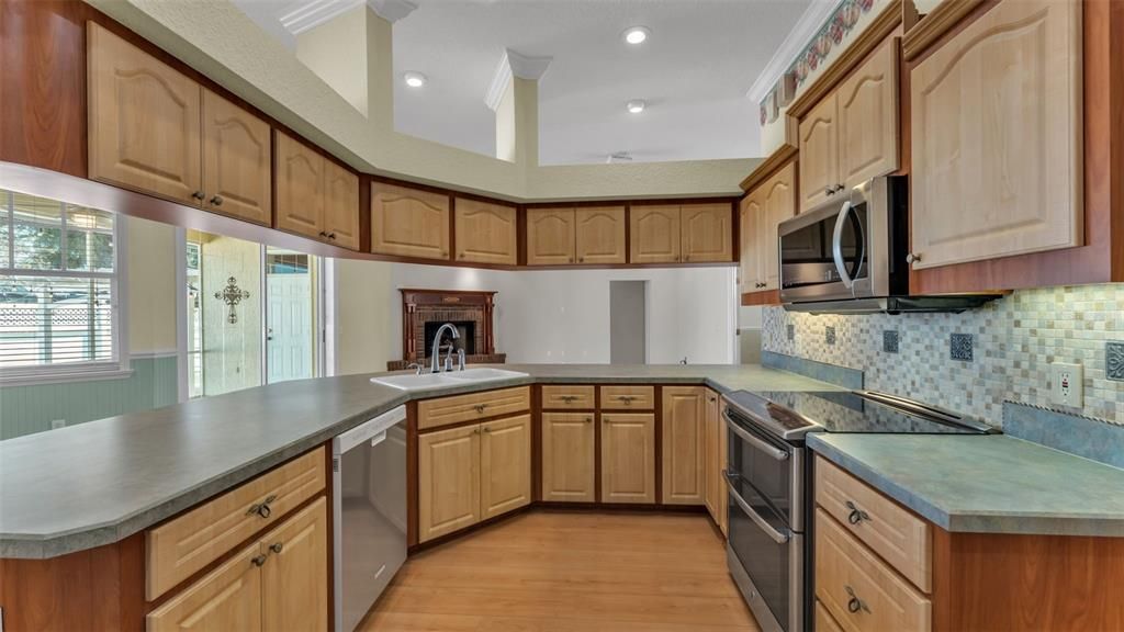 На продажу: $419,900 (4 спален, 2 ванн, 2475 Квадратных фут)