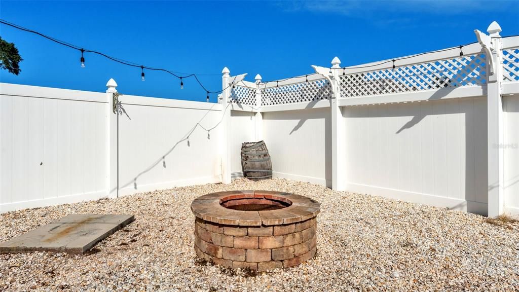 На продажу: $419,900 (4 спален, 2 ванн, 2475 Квадратных фут)