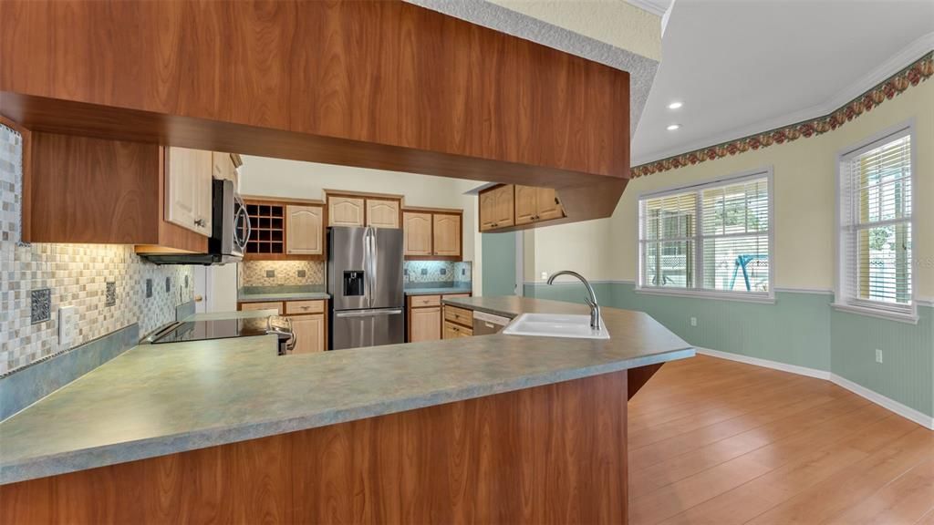 На продажу: $419,900 (4 спален, 2 ванн, 2475 Квадратных фут)