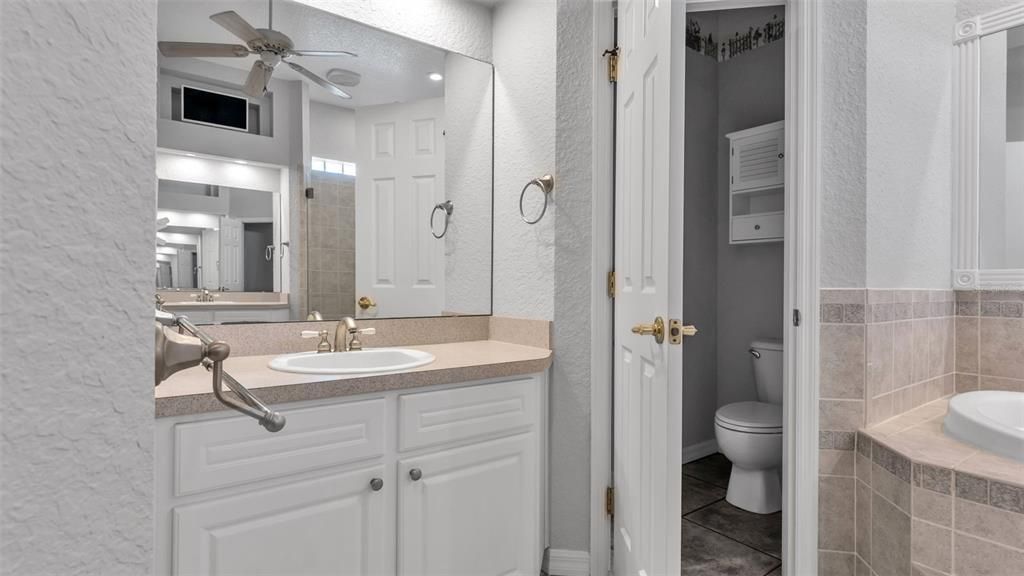 На продажу: $419,900 (4 спален, 2 ванн, 2475 Квадратных фут)