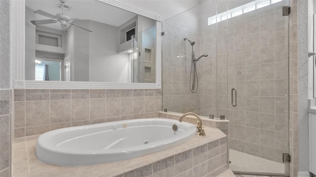 На продажу: $419,900 (4 спален, 2 ванн, 2475 Квадратных фут)