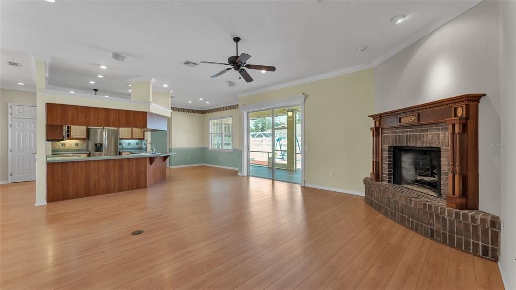 На продажу: $419,900 (4 спален, 2 ванн, 2475 Квадратных фут)