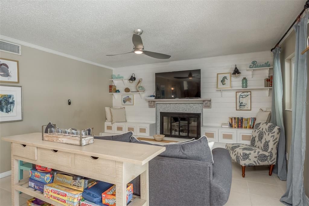 合同活跃: $849,000 (6 贝兹, 3 浴室, 3335 平方英尺)