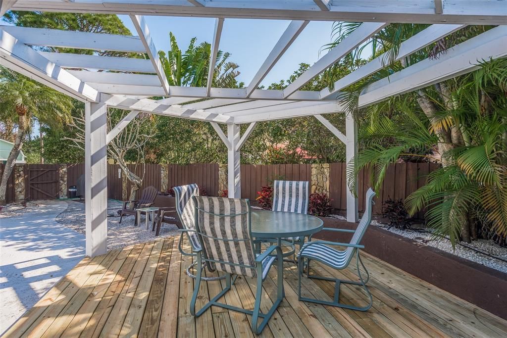 合同活跃: $849,000 (6 贝兹, 3 浴室, 3335 平方英尺)