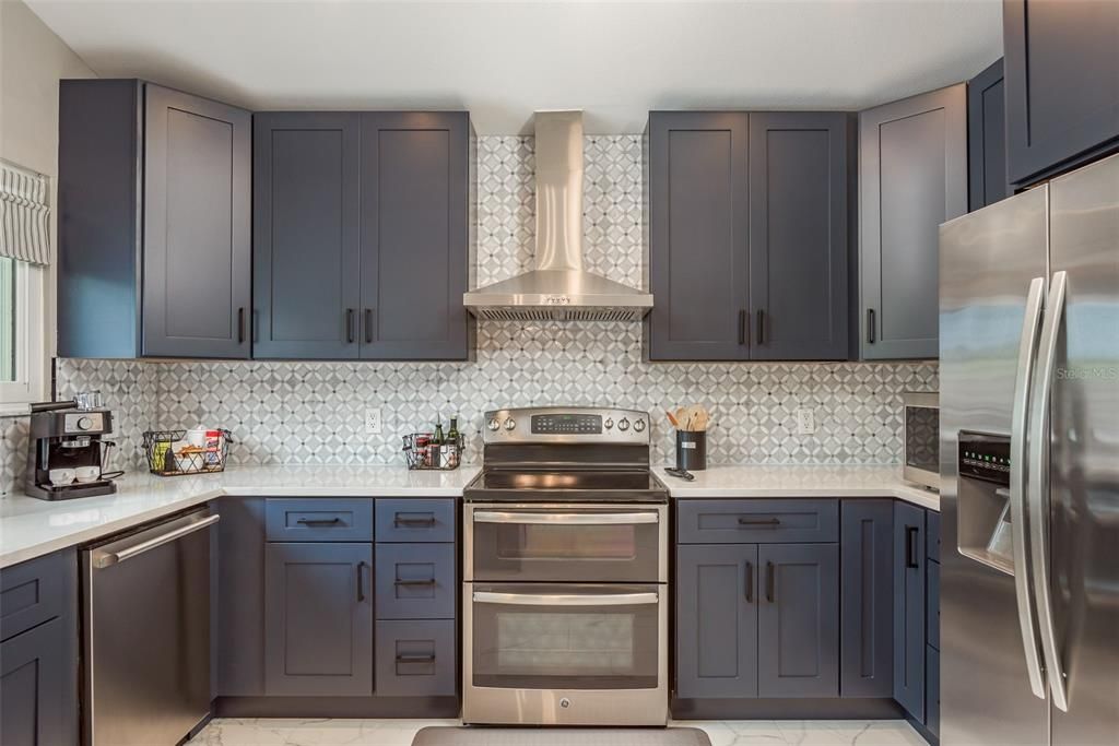 合同活跃: $849,000 (6 贝兹, 3 浴室, 3335 平方英尺)