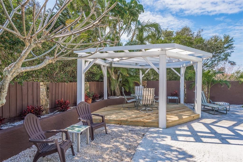 合同活跃: $849,000 (6 贝兹, 3 浴室, 3335 平方英尺)