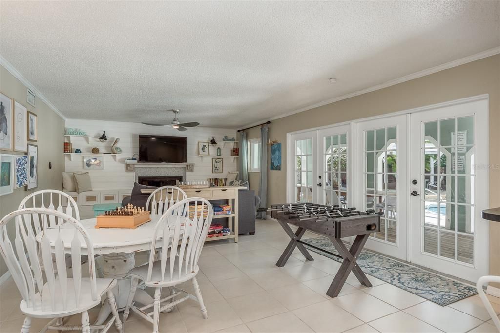 合同活跃: $849,000 (6 贝兹, 3 浴室, 3335 平方英尺)