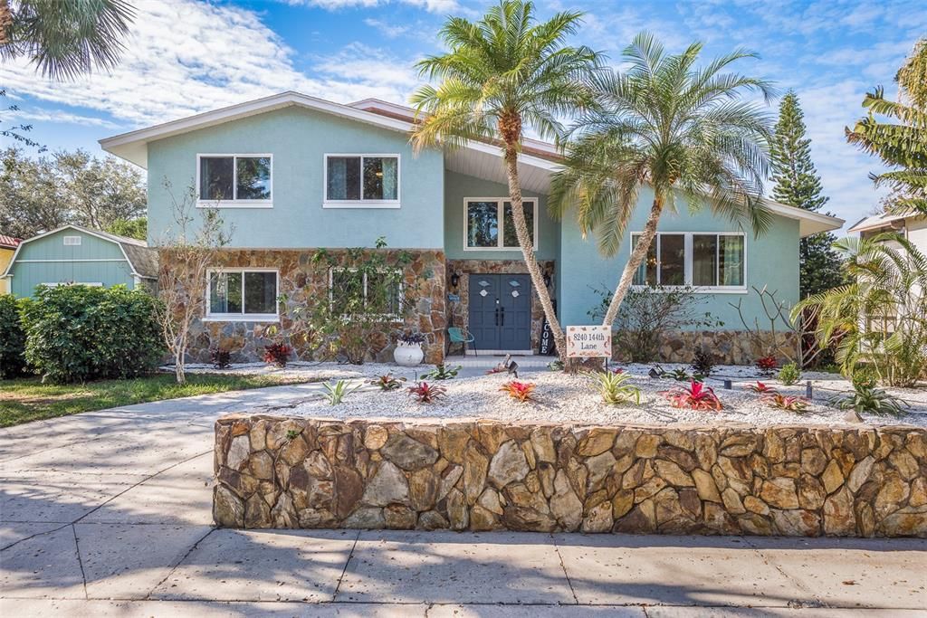 合同活跃: $849,000 (6 贝兹, 3 浴室, 3335 平方英尺)