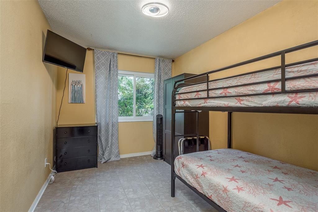 合同活跃: $849,000 (6 贝兹, 3 浴室, 3335 平方英尺)