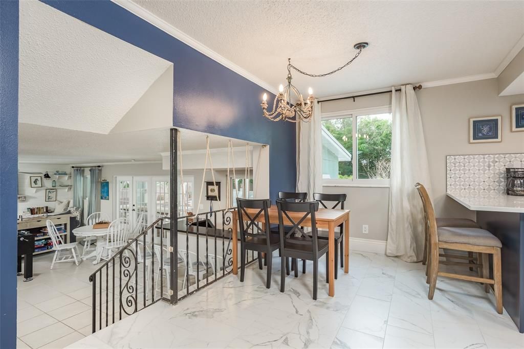 合同活跃: $849,000 (6 贝兹, 3 浴室, 3335 平方英尺)