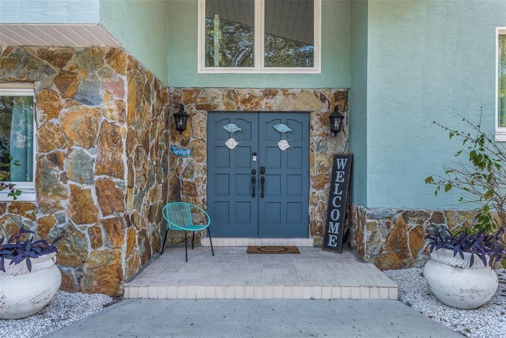 合同活跃: $849,000 (6 贝兹, 3 浴室, 3335 平方英尺)