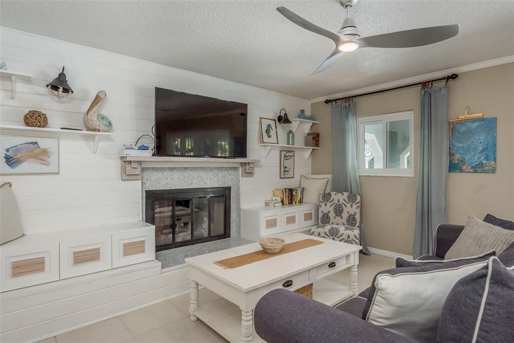 合同活跃: $849,000 (6 贝兹, 3 浴室, 3335 平方英尺)