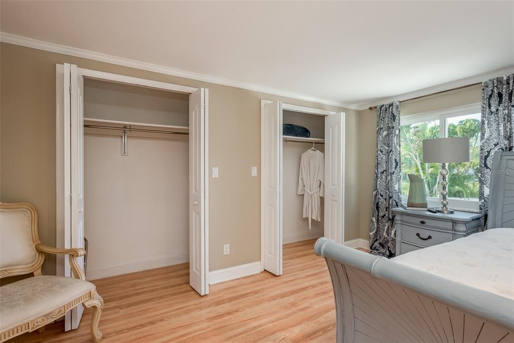 合同活跃: $849,000 (6 贝兹, 3 浴室, 3335 平方英尺)