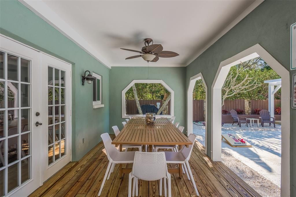 合同活跃: $849,000 (6 贝兹, 3 浴室, 3335 平方英尺)