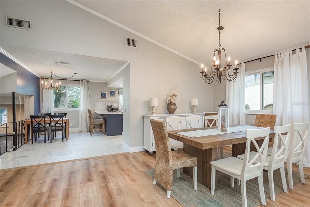 合同活跃: $849,000 (6 贝兹, 3 浴室, 3335 平方英尺)