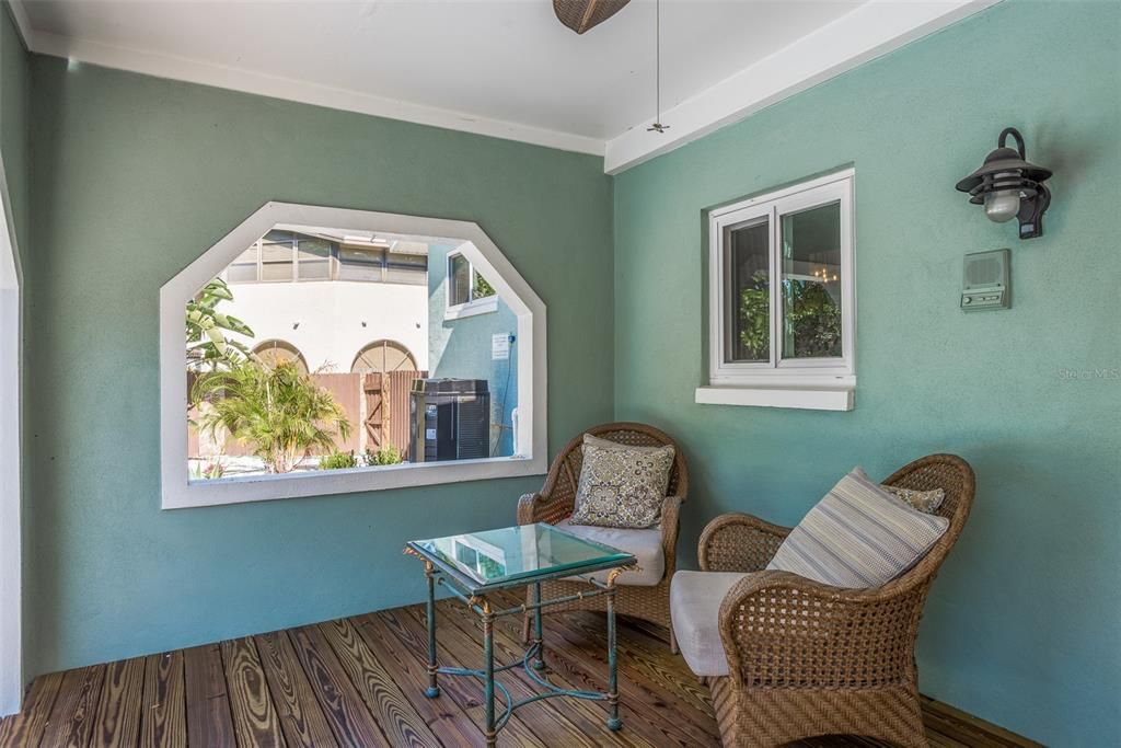 合同活跃: $849,000 (6 贝兹, 3 浴室, 3335 平方英尺)