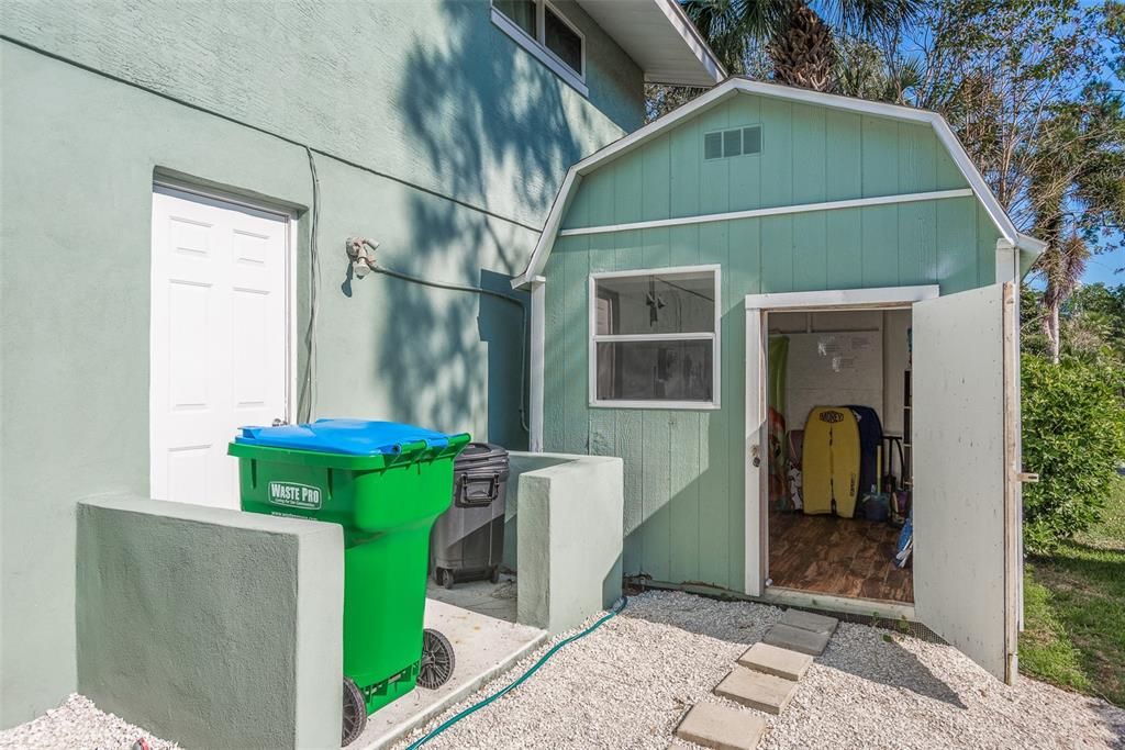 合同活跃: $849,000 (6 贝兹, 3 浴室, 3335 平方英尺)