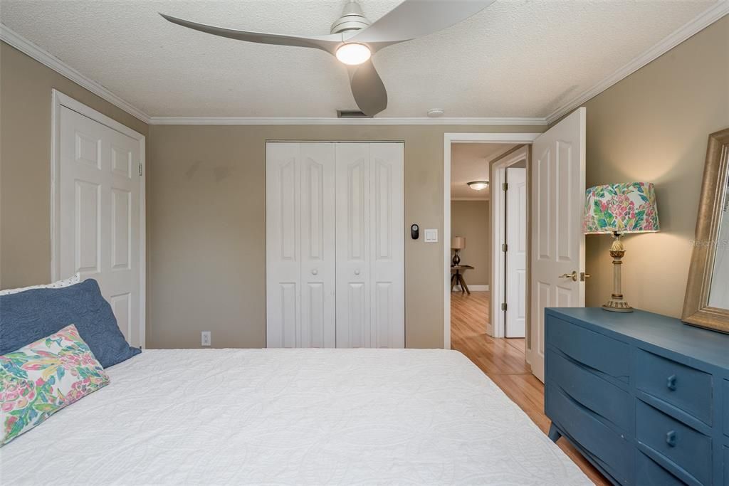 合同活跃: $849,000 (6 贝兹, 3 浴室, 3335 平方英尺)