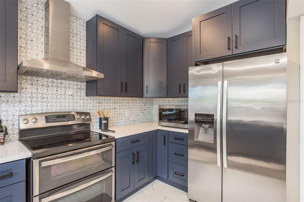 合同活跃: $849,000 (6 贝兹, 3 浴室, 3335 平方英尺)