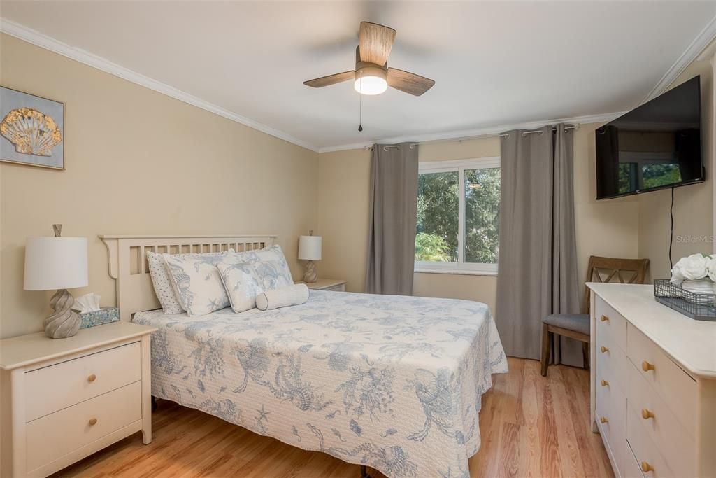 合同活跃: $849,000 (6 贝兹, 3 浴室, 3335 平方英尺)