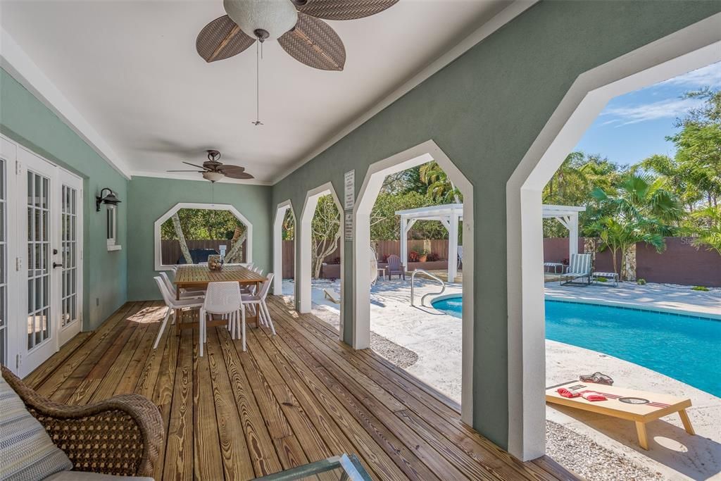 合同活跃: $849,000 (6 贝兹, 3 浴室, 3335 平方英尺)