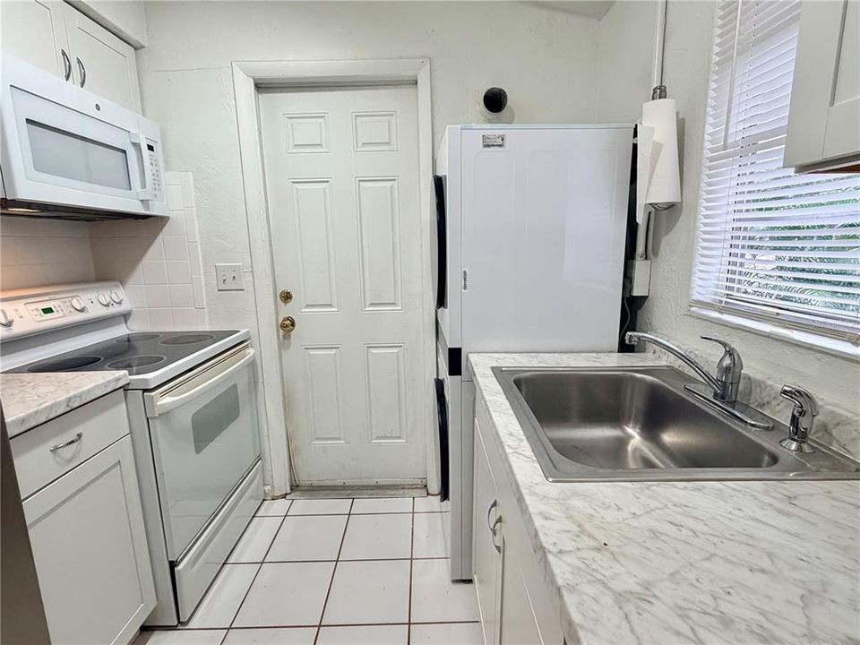 待售: $450,000 (4 贝兹, 0 浴室, 1248 平方英尺)