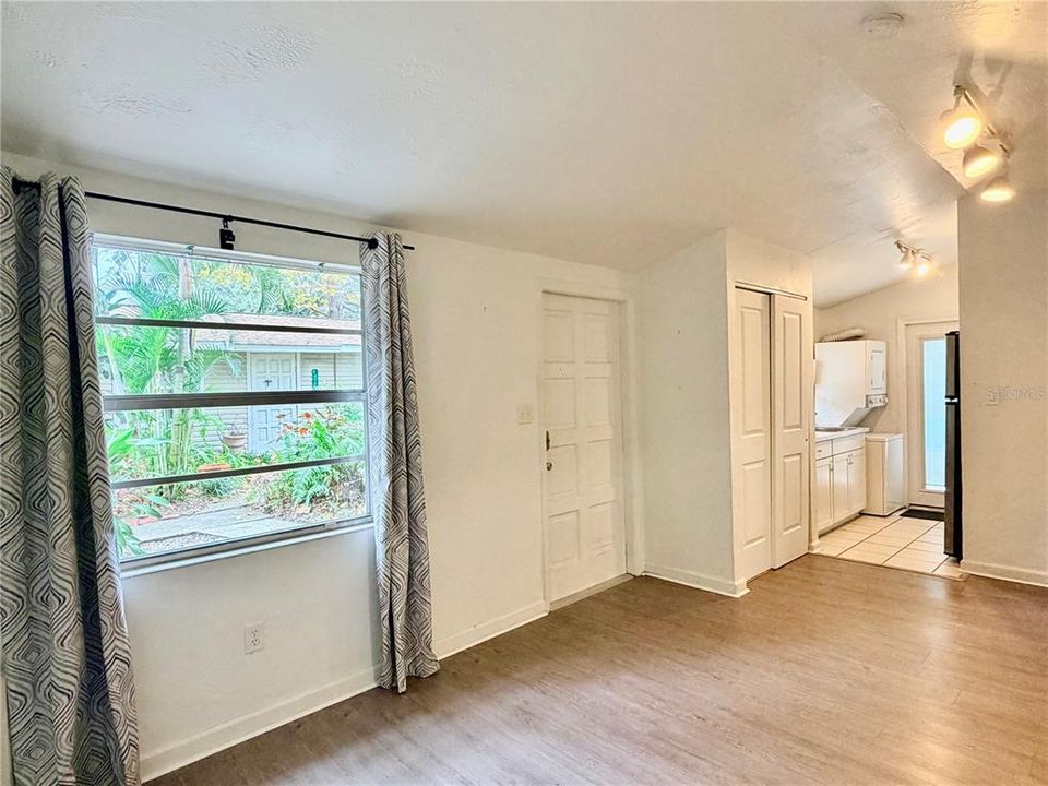 待售: $450,000 (4 贝兹, 0 浴室, 1248 平方英尺)