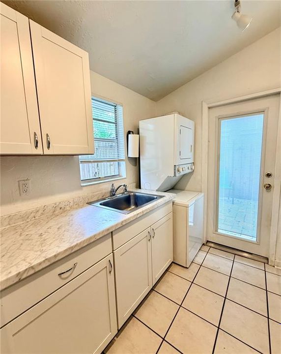 待售: $450,000 (4 贝兹, 0 浴室, 1248 平方英尺)