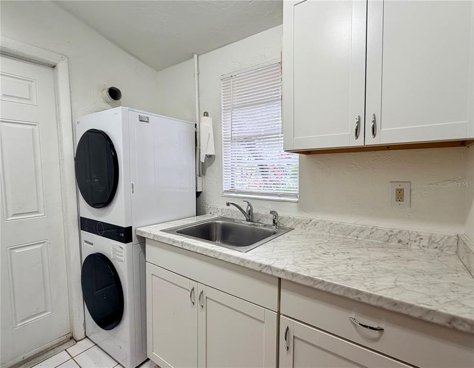 待售: $450,000 (4 贝兹, 0 浴室, 1248 平方英尺)