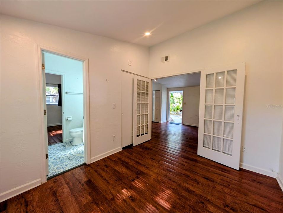 待售: $450,000 (4 贝兹, 0 浴室, 1248 平方英尺)