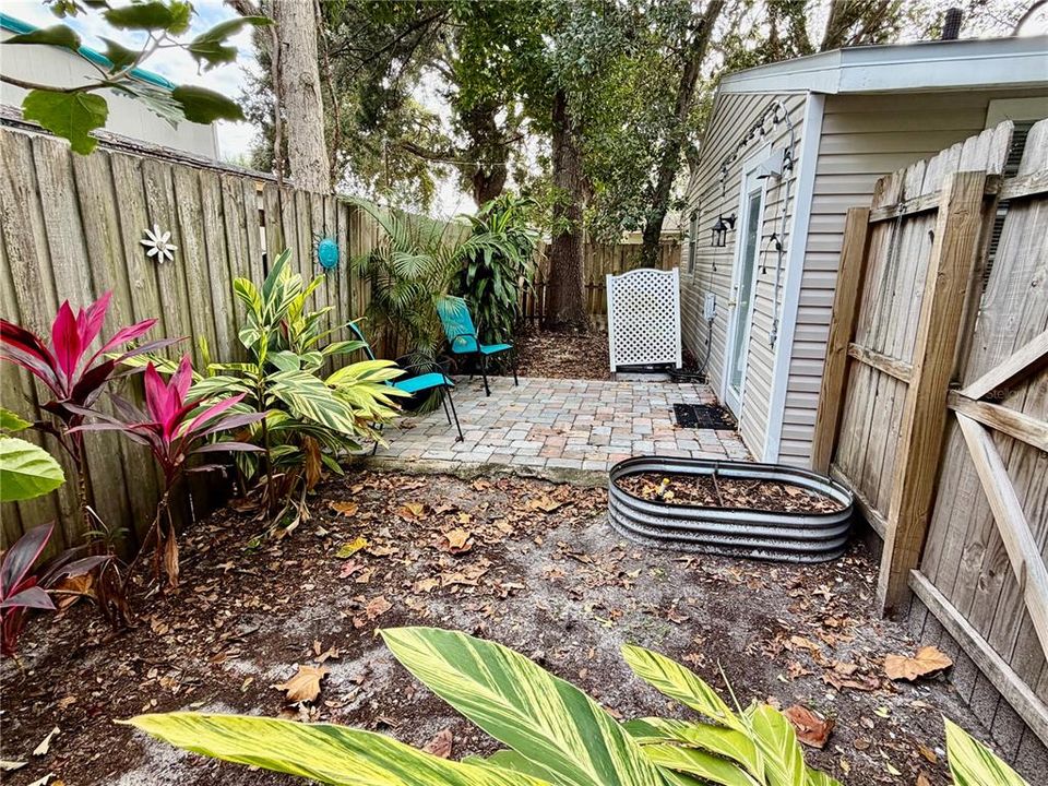 待售: $450,000 (4 贝兹, 0 浴室, 1248 平方英尺)